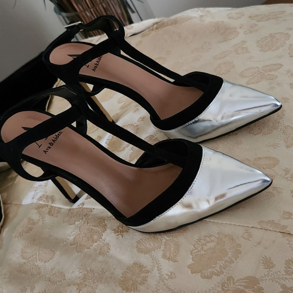 Ava & Aiden T-Strap Suede Pumps EUC